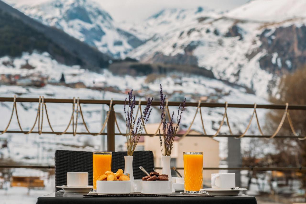 Porta Caucasia Kazbegi Buitenkant foto